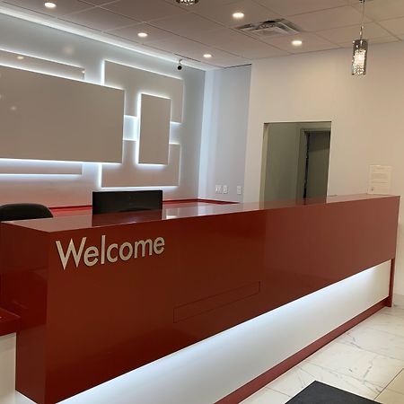 Emerald Hotel & Suites Calgary Airport Екстериор снимка
