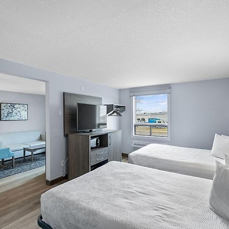 Emerald Hotel & Suites Calgary Airport Екстериор снимка