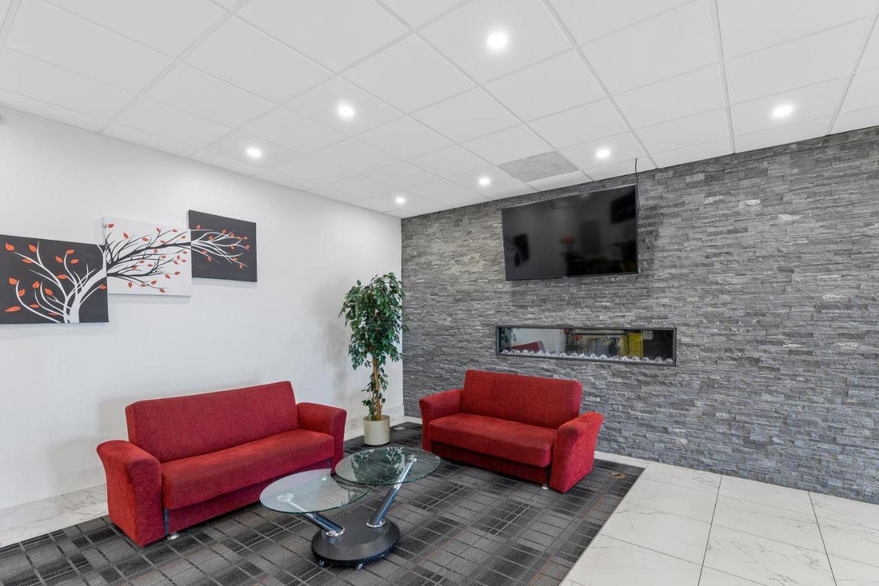 Emerald Hotel & Suites Calgary Airport Екстериор снимка