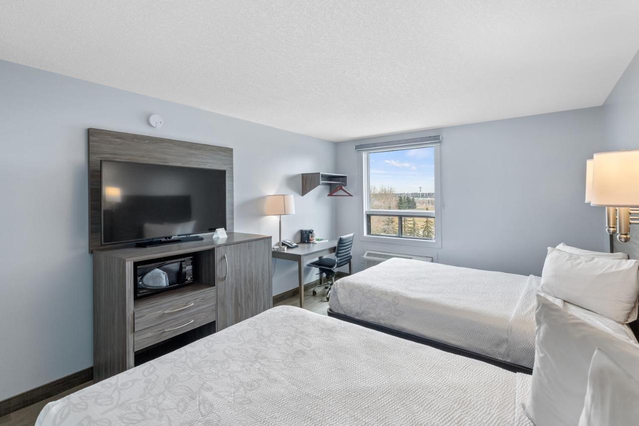 Emerald Hotel & Suites Calgary Airport Екстериор снимка