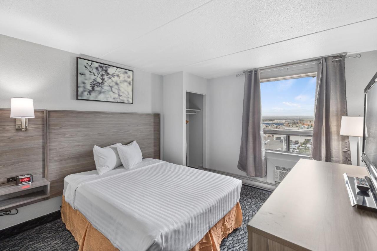 Emerald Hotel & Suites Calgary Airport Екстериор снимка