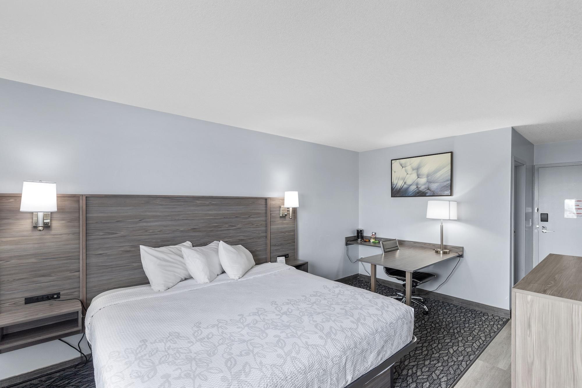 Emerald Hotel & Suites Calgary Airport Екстериор снимка