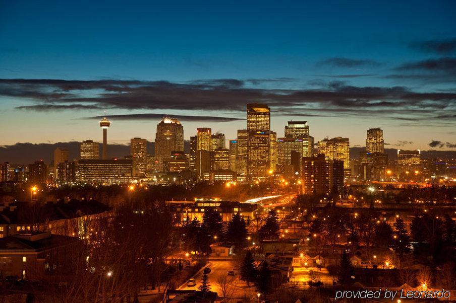 Emerald Hotel & Suites Calgary Airport Екстериор снимка
