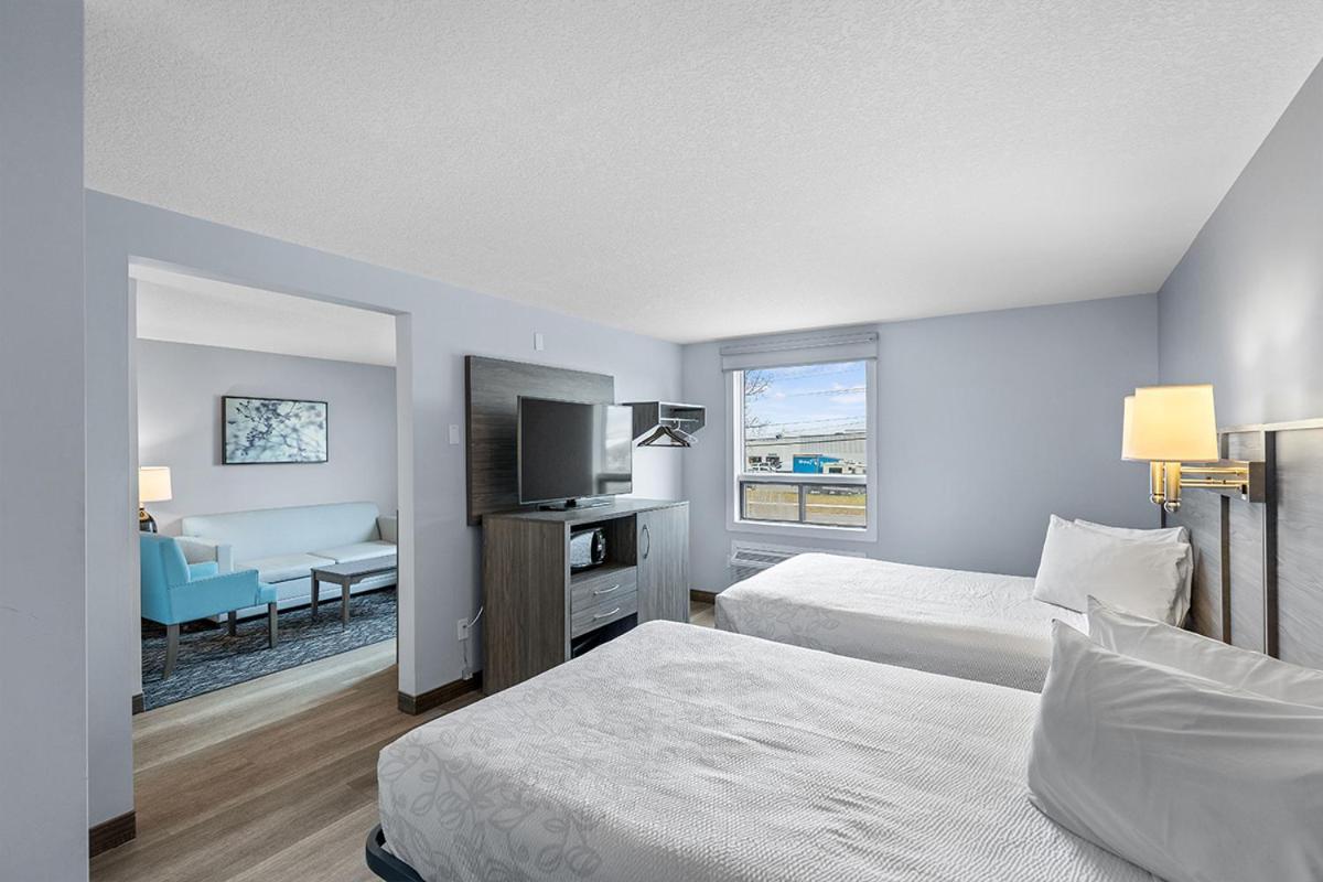 Emerald Hotel & Suites Calgary Airport Екстериор снимка