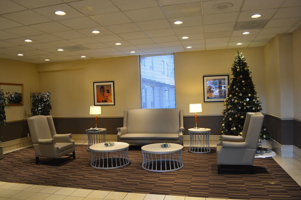Emerald Hotel & Suites Calgary Airport Екстериор снимка